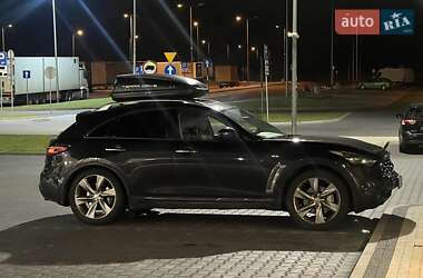 Характеристики Infiniti FX 30 Позашляховик / Кросовер