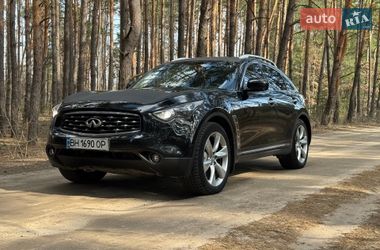 Характеристики Infiniti FX 37 Позашляховик / Кросовер