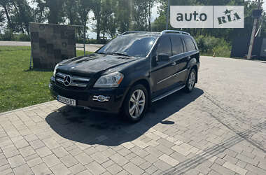 Характеристики Mercedes-Benz GL-Class Позашляховик / Кросовер