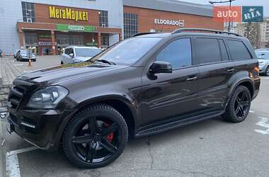 Характеристики Mercedes-Benz GL-Class Позашляховик / Кросовер