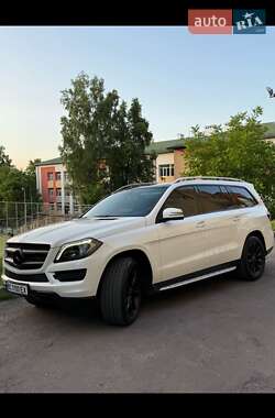 Характеристики Mercedes-Benz GL-Class Позашляховик / Кросовер