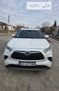 Характеристики Toyota Highlander Позашляховик / Кросовер