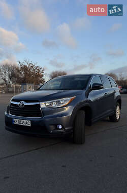 Характеристики Toyota Highlander Позашляховик / Кросовер