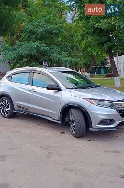 Характеристики Honda HR-V Позашляховик / Кросовер