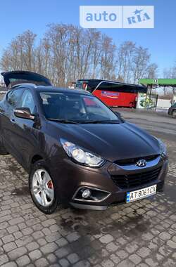 Характеристики Hyundai ix35 Позашляховик / Кросовер