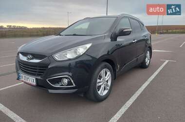 Характеристики Hyundai ix35 Позашляховик / Кросовер