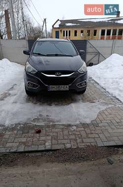 Характеристики Hyundai ix35 Позашляховик / Кросовер