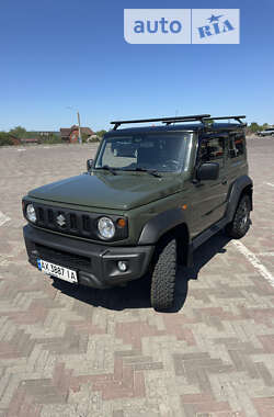 Характеристики Suzuki Jimny Внедорожник / Кроссовер