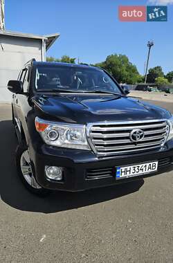 Характеристики Toyota Land Cruiser Позашляховик / Кросовер