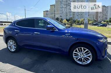 Ціни Maserati Позашляховик / Кросовер