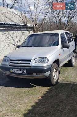 Характеристики Chevrolet Niva Внедорожник / Кроссовер