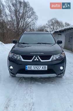Характеристики Mitsubishi Outlander XL Внедорожник / Кроссовер