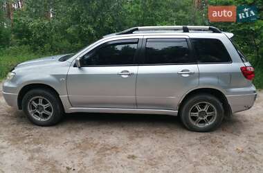 Характеристики Mitsubishi Outlander Позашляховик / Кросовер