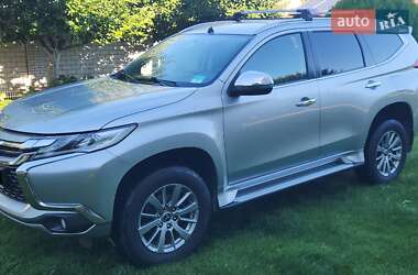 Характеристики Mitsubishi Pajero Sport Позашляховик / Кросовер