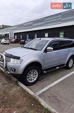 Характеристики Mitsubishi Pajero Sport Внедорожник / Кроссовер