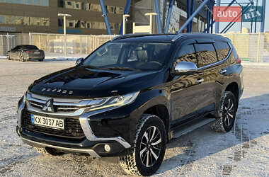 Характеристики Mitsubishi Pajero Sport Позашляховик / Кросовер