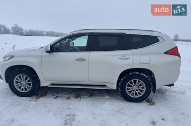 Характеристики Mitsubishi Pajero Sport Позашляховик / Кросовер