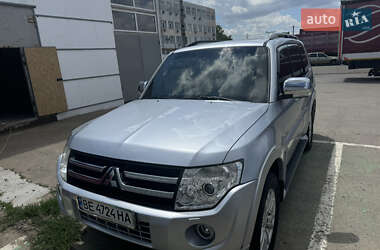 Характеристики Mitsubishi Pajero Wagon Внедорожник / Кроссовер