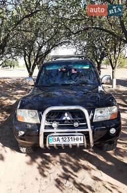 Характеристики Mitsubishi Pajero Wagon Позашляховик / Кросовер