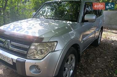 Характеристики Mitsubishi Pajero Wagon Позашляховик / Кросовер