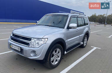 Характеристики Mitsubishi Pajero Wagon Позашляховик / Кросовер