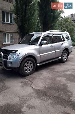 Характеристики Mitsubishi Pajero Позашляховик / Кросовер