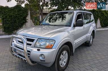Характеристики Mitsubishi Pajero Внедорожник / Кроссовер