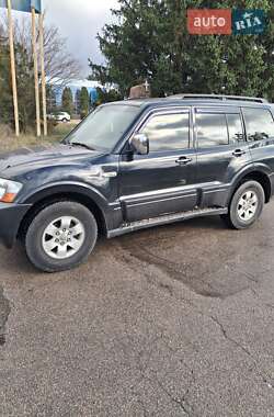 Характеристики Mitsubishi Pajero Позашляховик / Кросовер