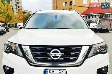 Характеристики Nissan Pathfinder Позашляховик / Кросовер