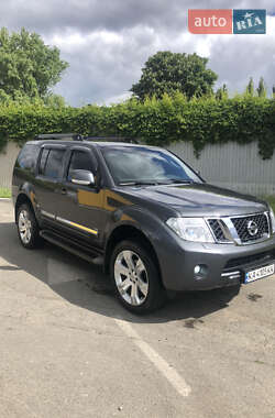 Характеристики Nissan Pathfinder Позашляховик / Кросовер