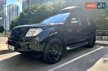 Характеристики Nissan Pathfinder Позашляховик / Кросовер