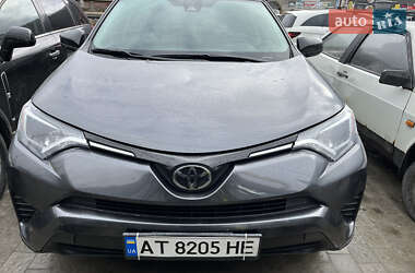 Характеристики Toyota RAV4 Позашляховик / Кросовер