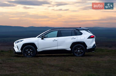 Характеристики Toyota RAV4 Внедорожник / Кроссовер