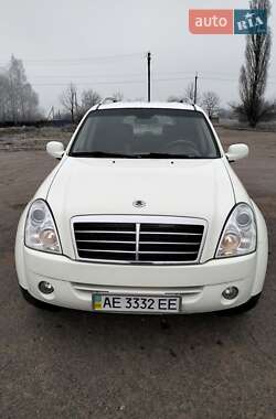 Характеристики SsangYong Rexton Позашляховик / Кросовер