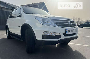 Характеристики SsangYong Rexton Позашляховик / Кросовер