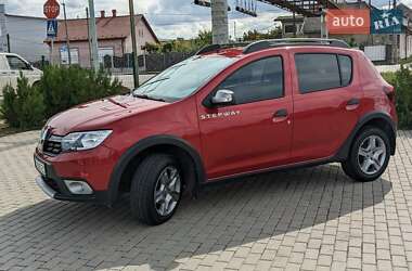 Характеристики Renault Sandero StepWay Позашляховик / Кросовер