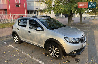 Характеристики Renault Sandero StepWay Позашляховик / Кросовер