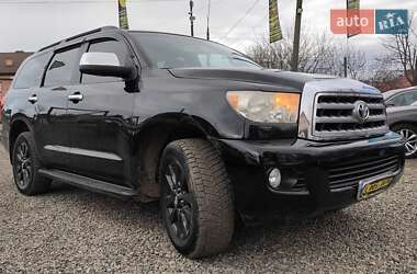 Характеристики Toyota Sequoia Позашляховик / Кросовер