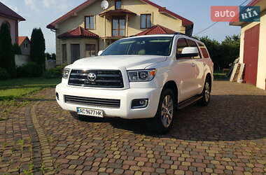 Характеристики Toyota Sequoia Позашляховик / Кросовер