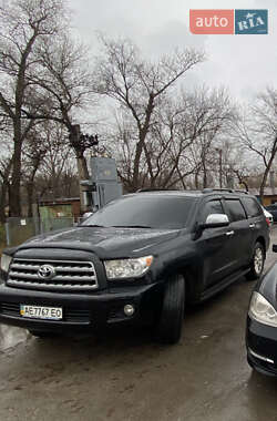 Характеристики Toyota Sequoia Внедорожник / Кроссовер