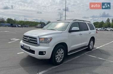 Характеристики Toyota Sequoia Внедорожник / Кроссовер