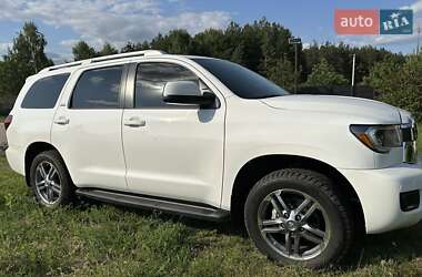 Характеристики Toyota Sequoia Позашляховик / Кросовер