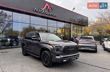 Характеристики Toyota Sequoia Позашляховик / Кросовер