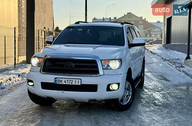 Характеристики Toyota Sequoia Внедорожник / Кроссовер