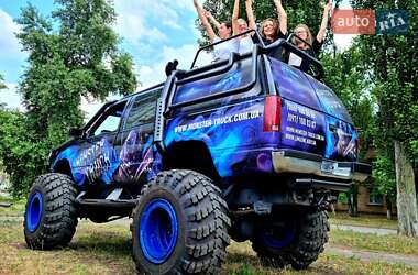 Характеристики Chevrolet Suburban Позашляховик / Кросовер