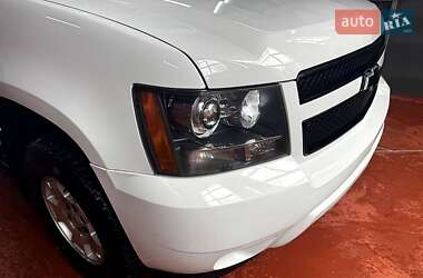 Характеристики Chevrolet Suburban Позашляховик / Кросовер