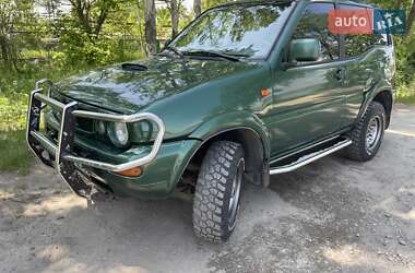 Характеристики Nissan Terrano II Позашляховик / Кросовер