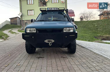 Характеристики Nissan Terrano Позашляховик / Кросовер