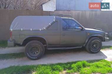 Характеристики Nissan Terrano Позашляховик / Кросовер