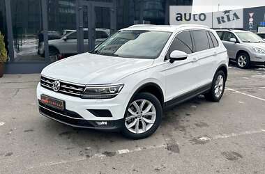 Характеристики Volkswagen Tiguan Позашляховик / Кросовер